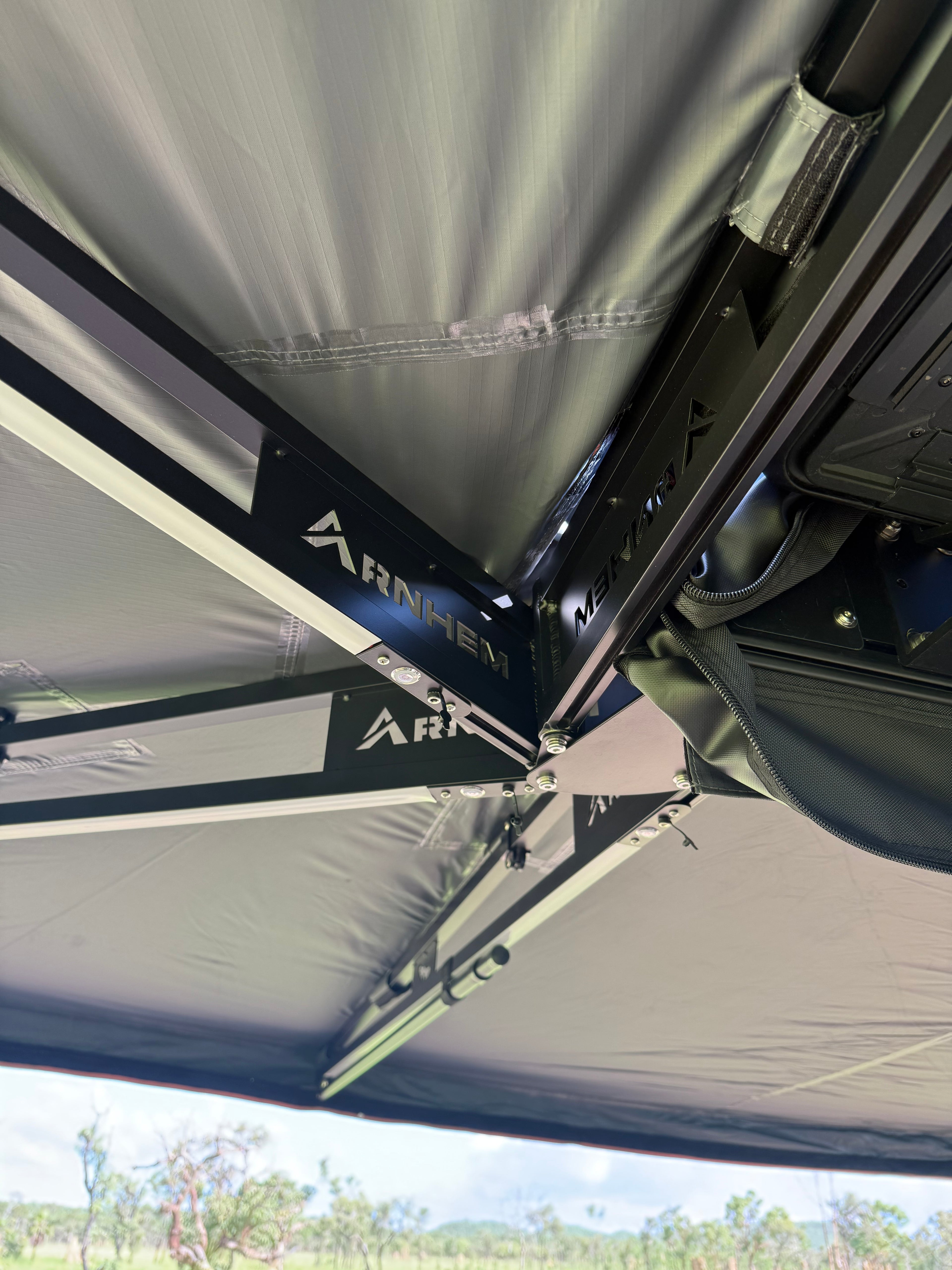 BROLGA 270 XL FREESTANDING AWNING